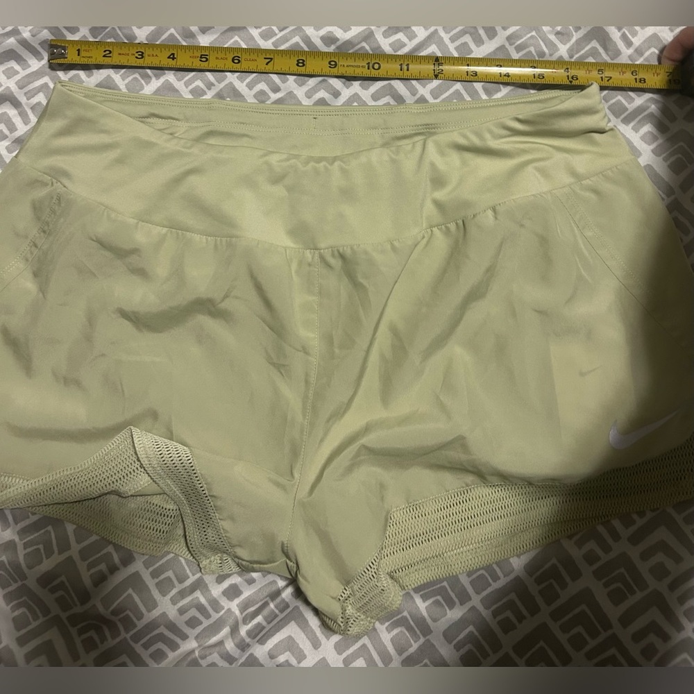 NWT Nike Dri-fit Running Olive Aura shorts w/ drawstring and liner-Size l/xl - Picture 5 of 13
